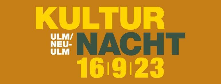 Logo der Kulturnacht 2023. Gelbe Schrift auf braunem Hintergrund.