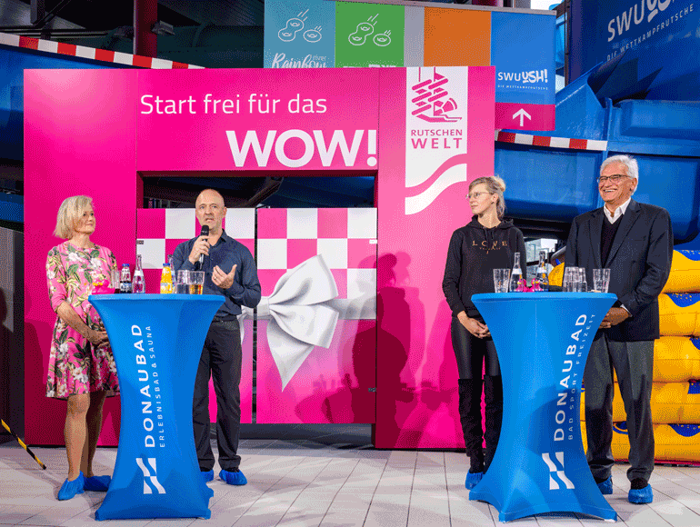 Gunter Czisch und Kathrin Albsteiger bei der Eröffnung der Rutschenwelt im Donaubad
