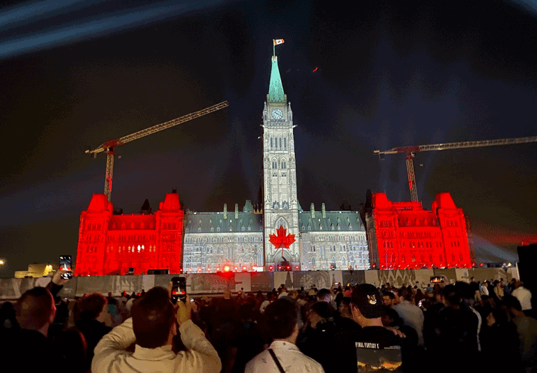 Lichtershow vor dem kanadischen Parlament in Ottawa