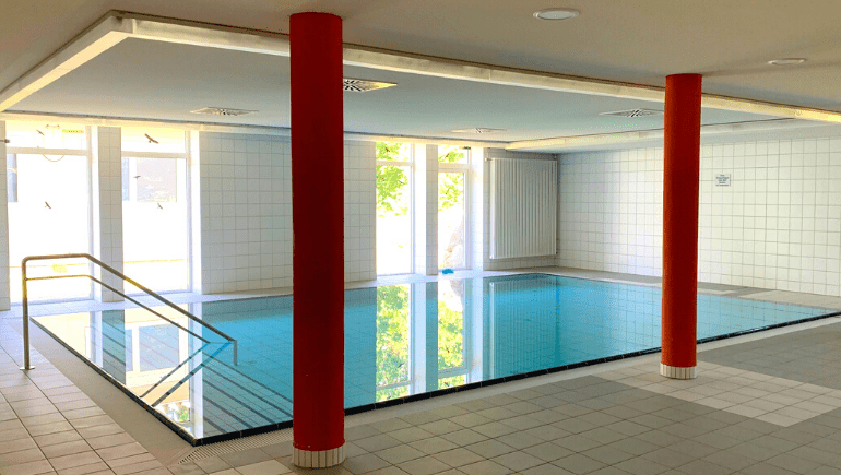 Jörg Syrlin Lehrschwimmbecken von weitem