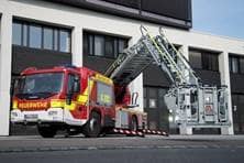 Neue Drehleiter der Feuerwehr Ulm mit abgesenktem Korb 