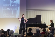 Lena Marie Zeizel singt