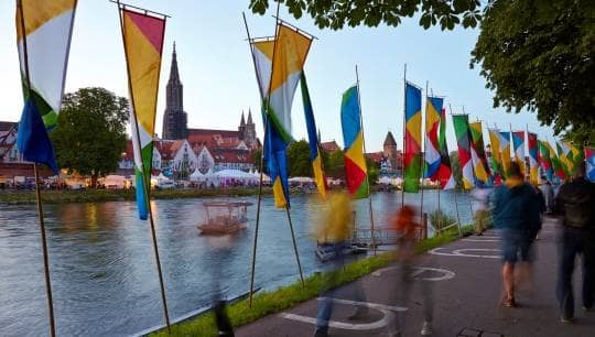 Flaggen des Donaufestes