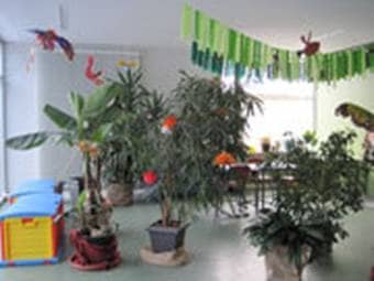 Der "Dschungel" einer unserer Lernbereiche in der Schule - in den die Kinder sich in Ruhe zurückziehen können, um in der Kleingruppe oder alleine zu lernen.