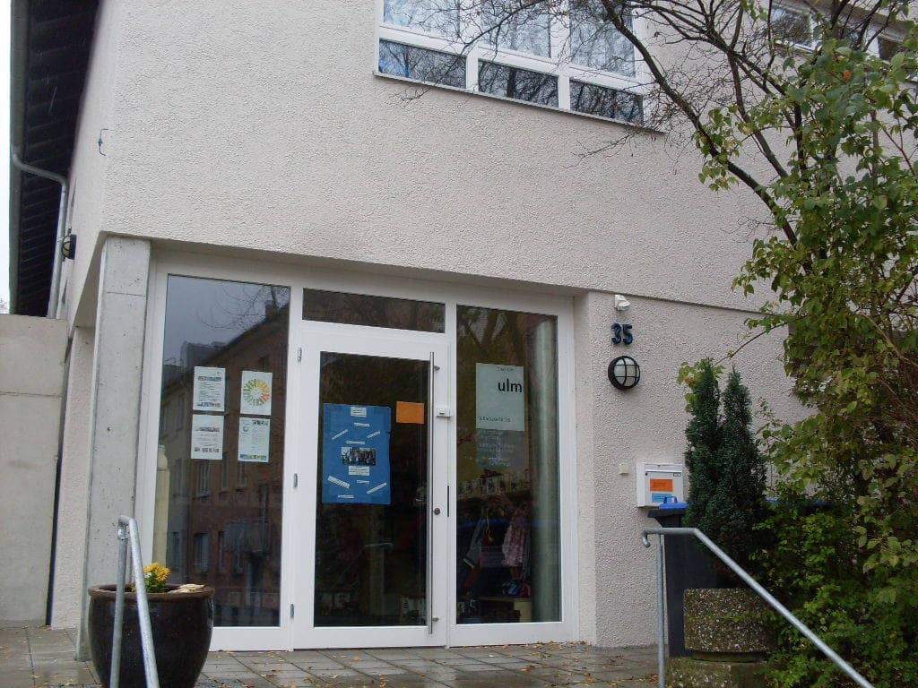 Eingang Gebäude Kindertageseinrichtung St.-Barbara-Straße 35