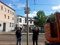 Prototyp Personenzähler der HS Ulm mit 2 Studenten