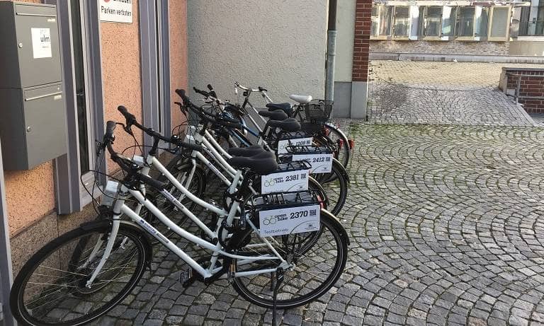 Fahrräder aus dem Testpool des Fahrradverleihsystems für Mitarbeiter*innen der Stadt ulm im Förderprojekt openbike