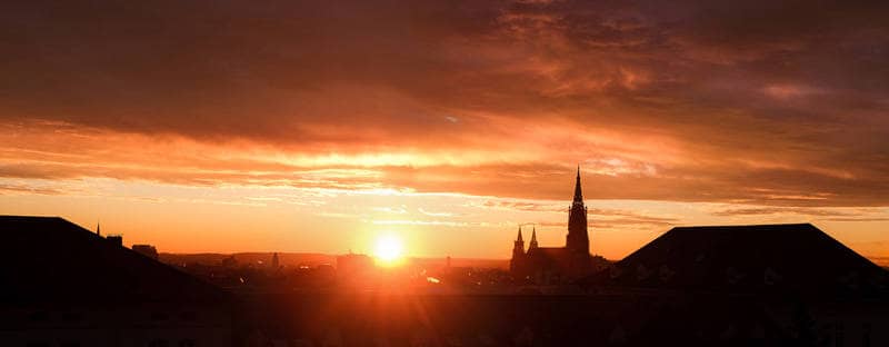 Sonnenuntergang vor dem Ulmer Stadtpanorama