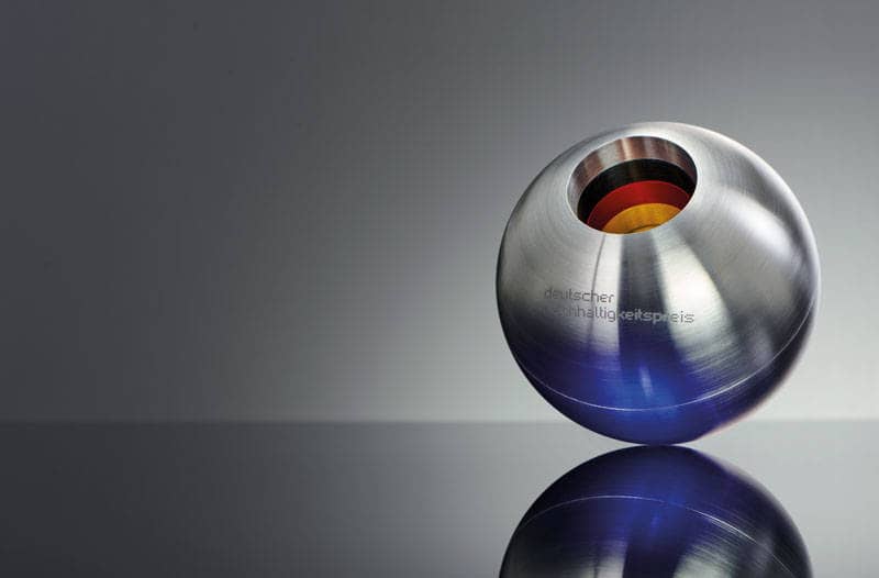 Ein kugelförmiges Objekt ist das Symbol für den Deutschen Nachhaltigkeitspreis