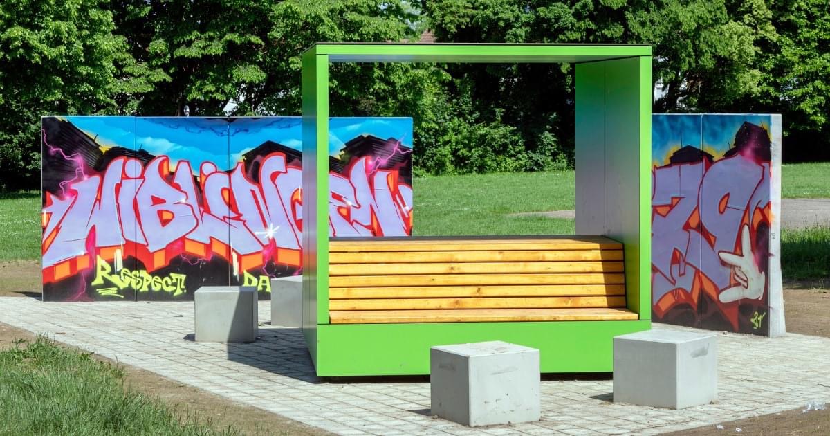 Der Treffpunkt für Jugendliche im Erenlauh ist mit Graffiti-Kunst gestaltet.