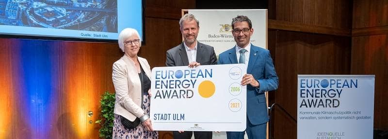 Übergabe des goldenen "Ortsschilds" des European Energy Awards