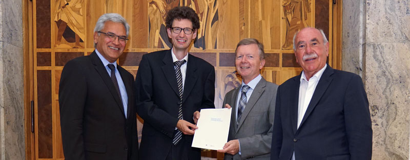 Oberbürgermeister Gunter Czisch, Professor Dr. Martin Müller, Universitätskanzler Dieter Kaufmann, Alt-Oberbürgermeister Ivo Gönner.