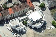 Luftaufnahme des Stadthauses.