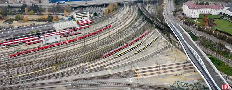 Gleise, die auf den Ulmer Hauptbahnhof zulaufen